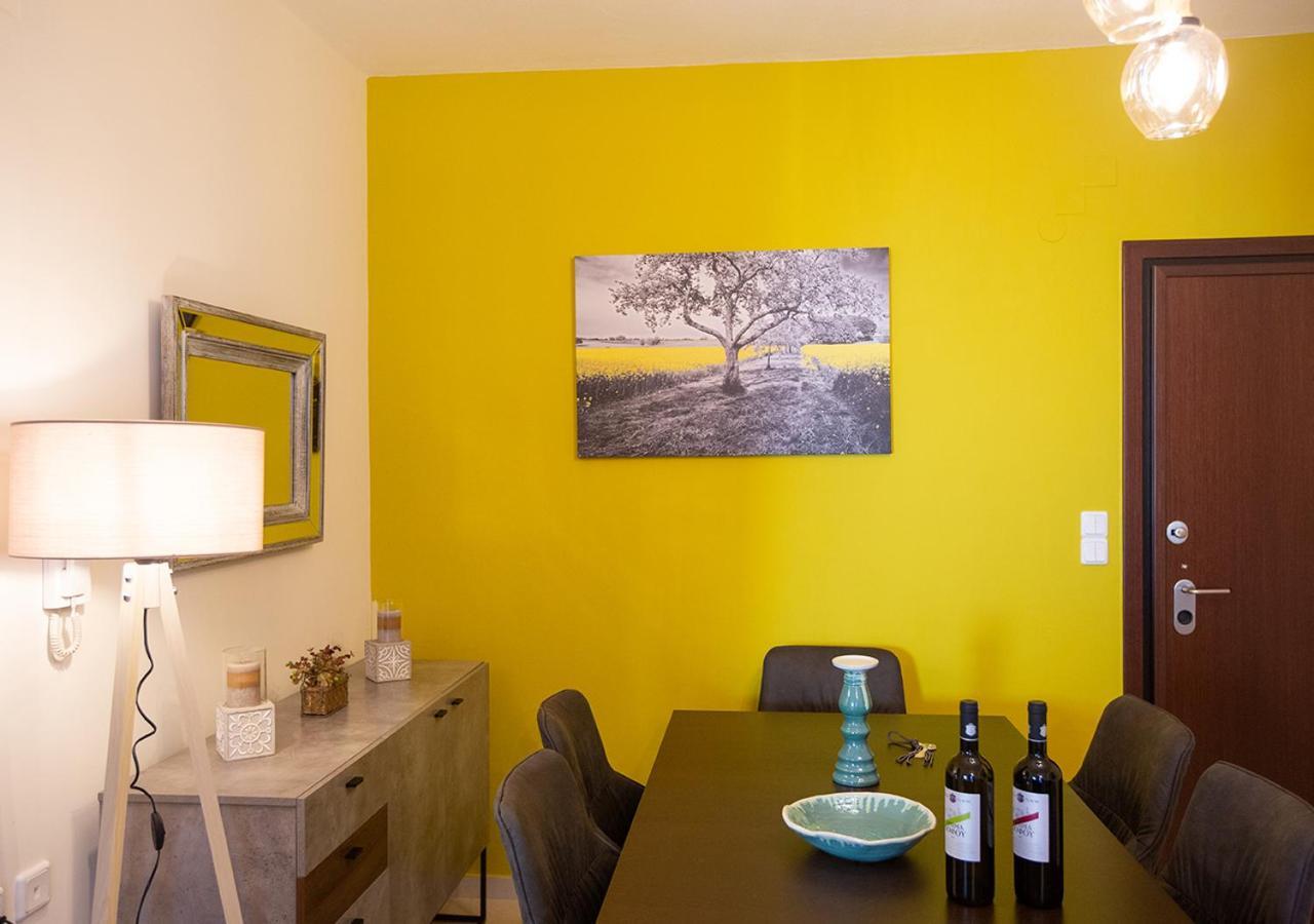 V Luxury Apartment 1 Ioannina Bagian luar foto